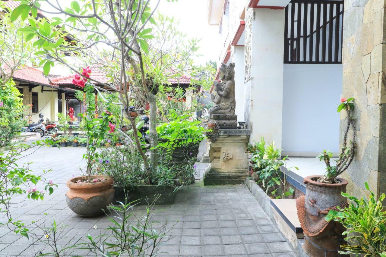 Puri Jayaraja Guest House Kuta Lombok Exterior foto