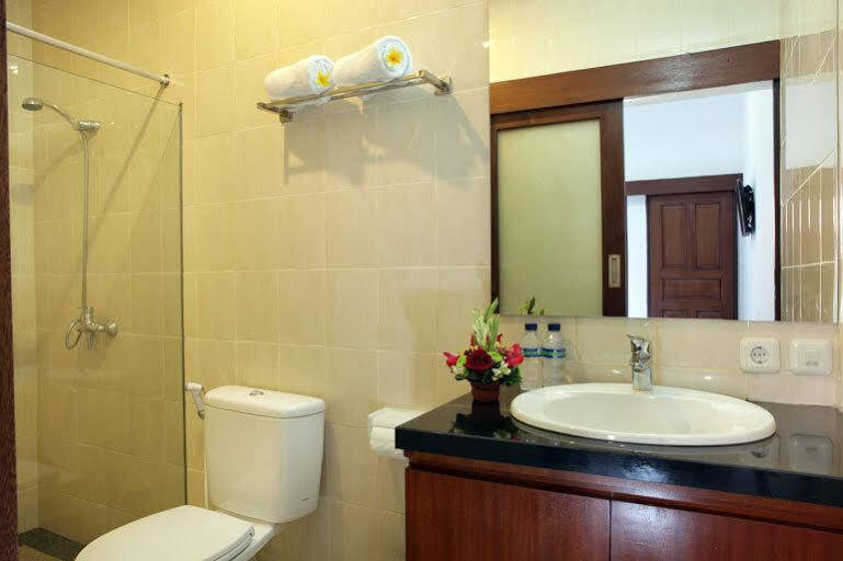 Puri Jayaraja Guest House Kuta Lombok Exterior foto